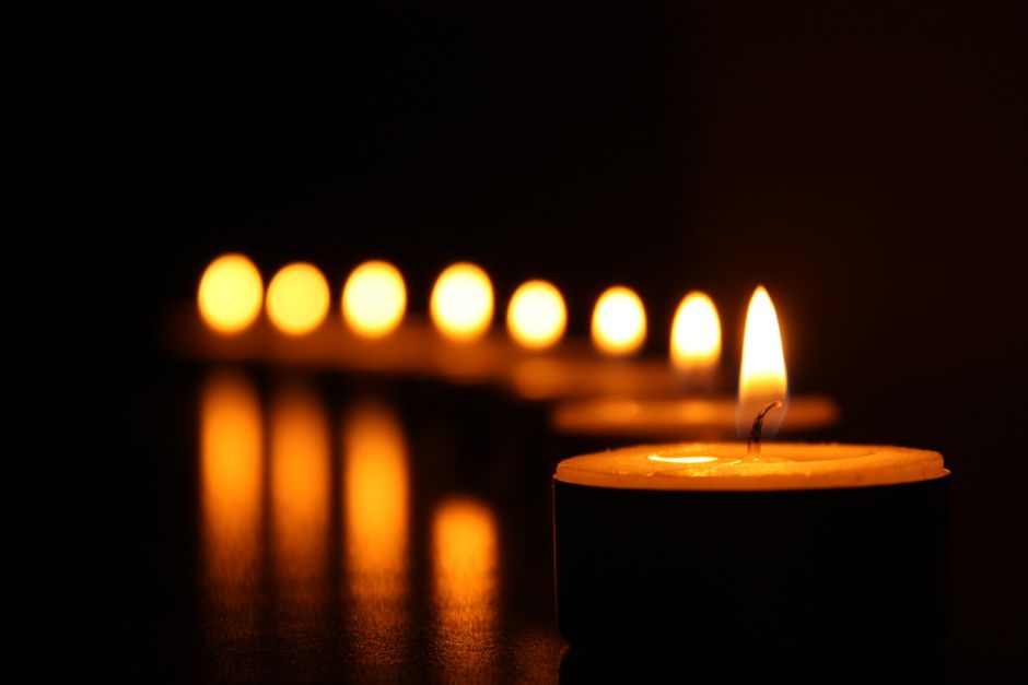 Flickering Flameless LED Tealight Candles: Cozy Decor Ideas