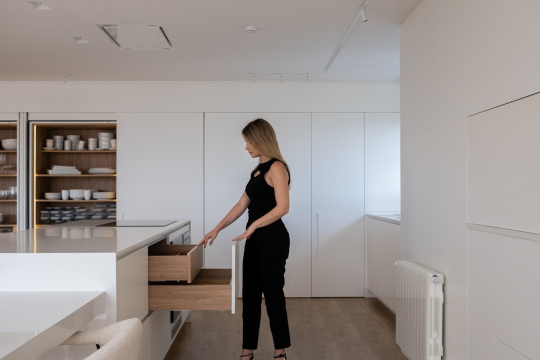 Effortless Wardrobe: Smart Drawer & Closet Organization